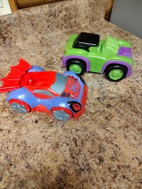 SpiderMan And Hulk  - Plastic Racing Vehicle